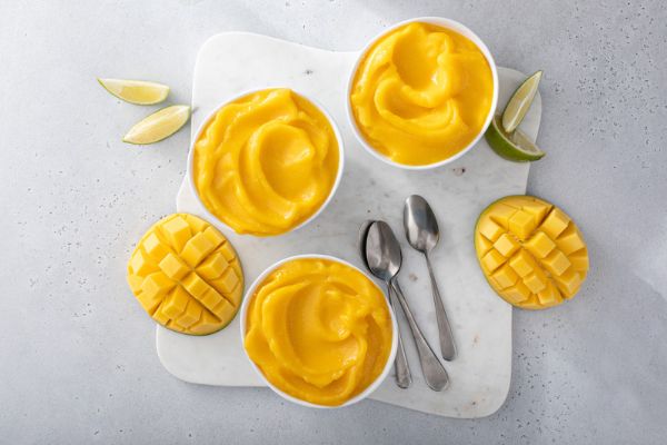 Creme de manga gelado: sobremesa simples e sem açúcar 2 creme de manga gelado.