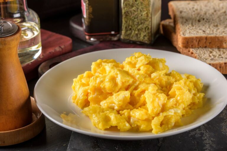 Patê cremoso de ovo com requeijão: opção simples para um café da manhã proteico 3 patê cremoso de ovo com requeijão.