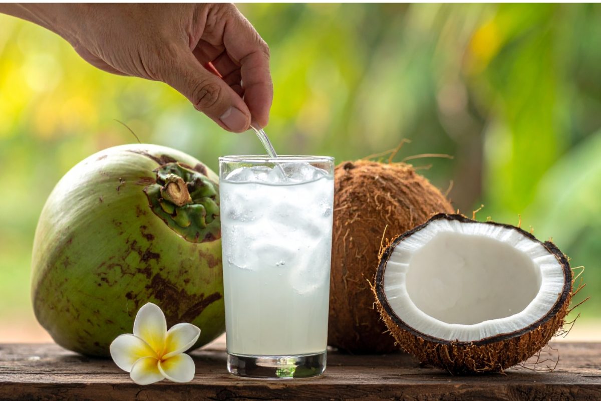 Água de coco faz bem aos rins