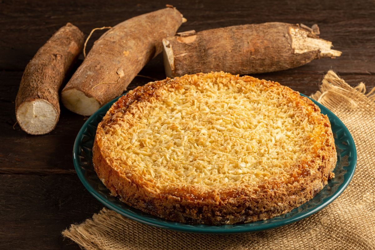 Bolo de mandioca cremoso.