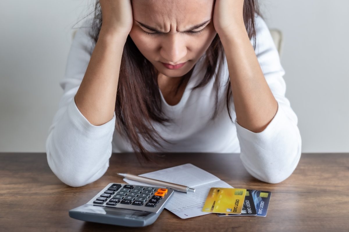 Dificuldades financeiras e memória