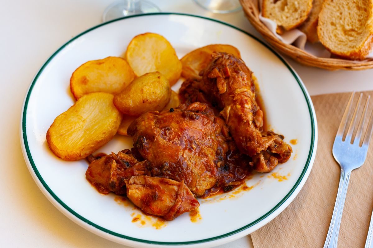 Frango assado com batata.