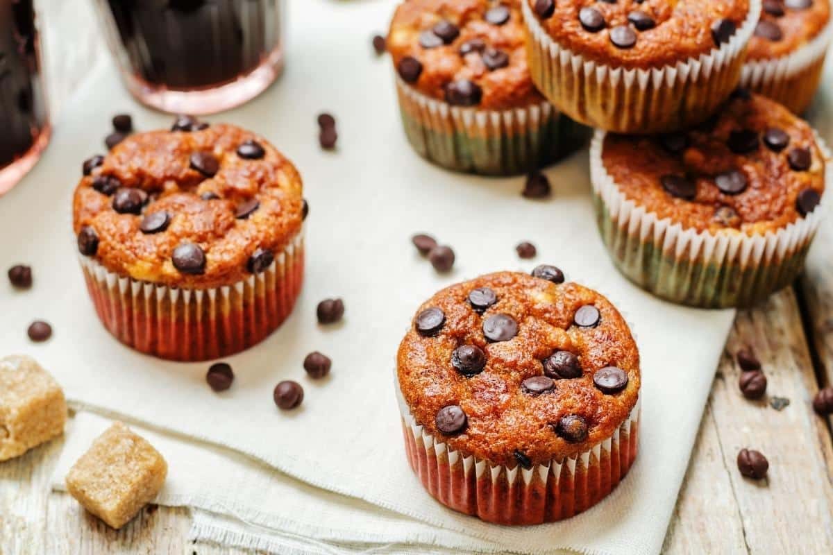 Muffin de banana com chocolate: aprenda a fazer um bolinho macio e saboroso perfeito para o lanche