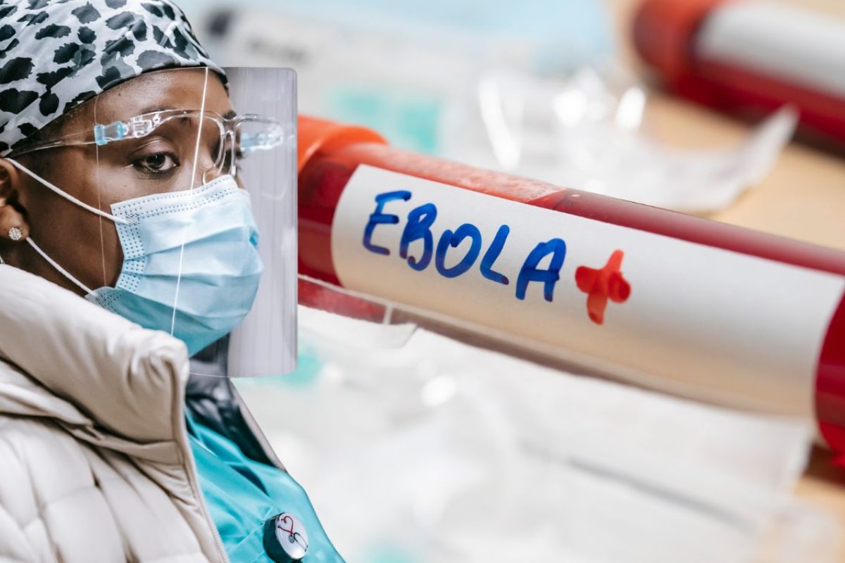 Quais os sintomas do ebola