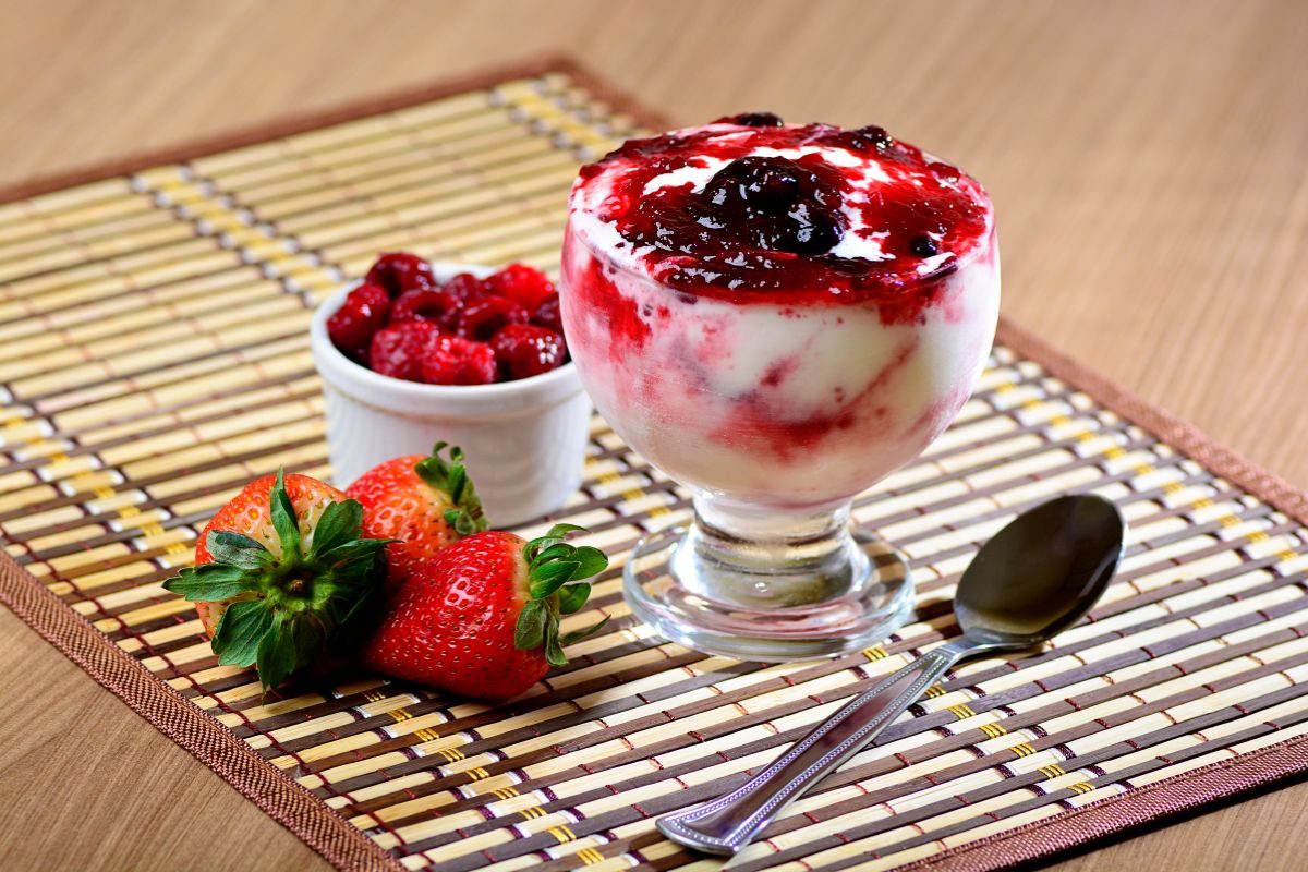 Sobremesa de frutas com gelatina.