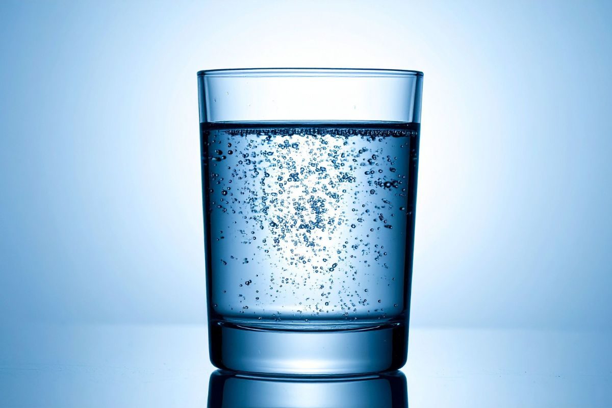 água com gás aumenta a pressão arterial.