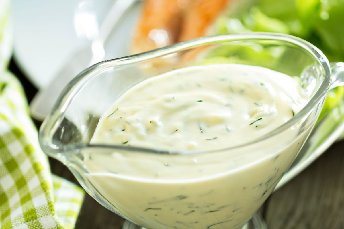 molho cremoso de iogurte e ervas para saladas,