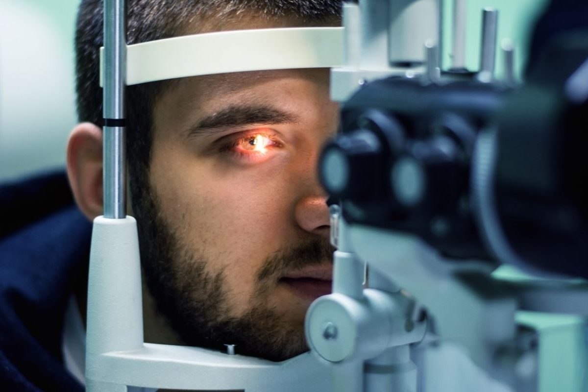 pressão ocular baixa.