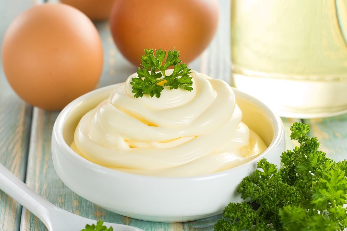Receita de maionese com ovo cozido e creme de leite.